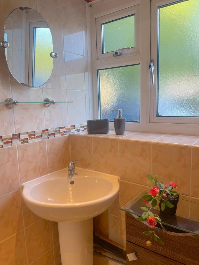303 Alexandra Avenue Ha2 9Dx Apartment Pinner Екстериор снимка